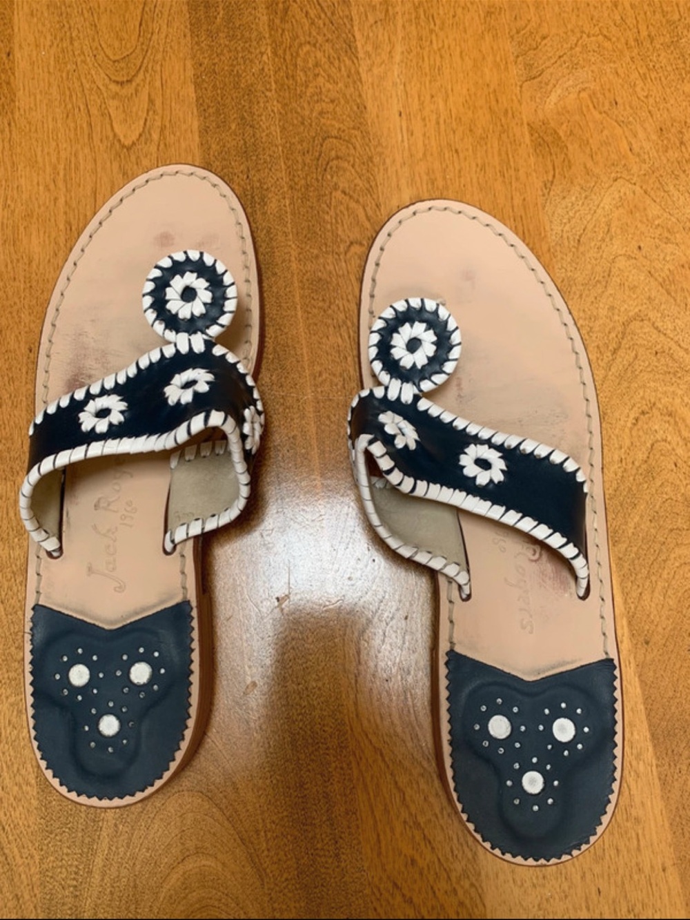 Jack Rogers Navy and White Floral Leather Thong Sandals size 9